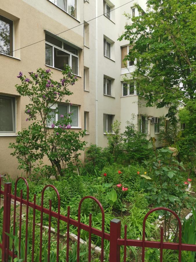 Awesome Apartment Bucharest Exterior photo