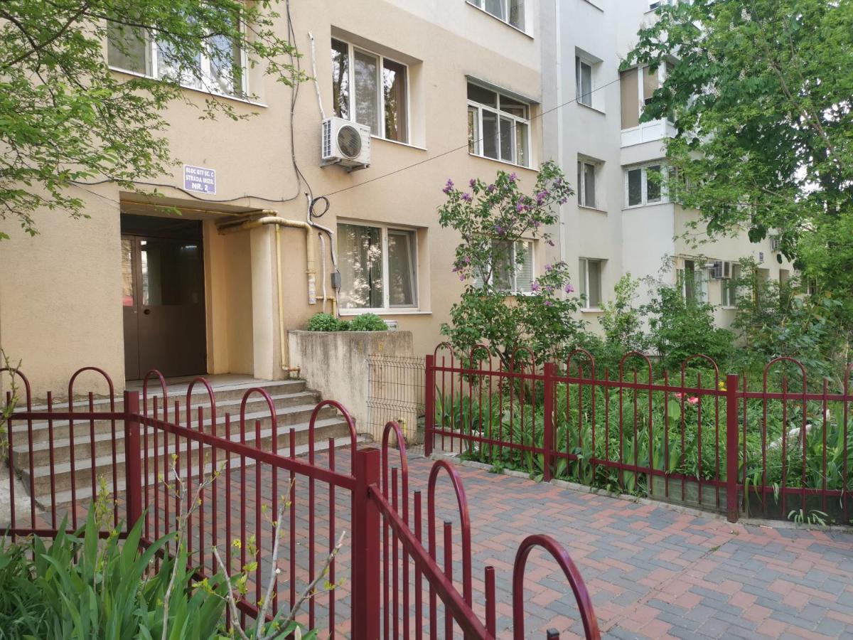 Awesome Apartment Bucharest Exterior photo
